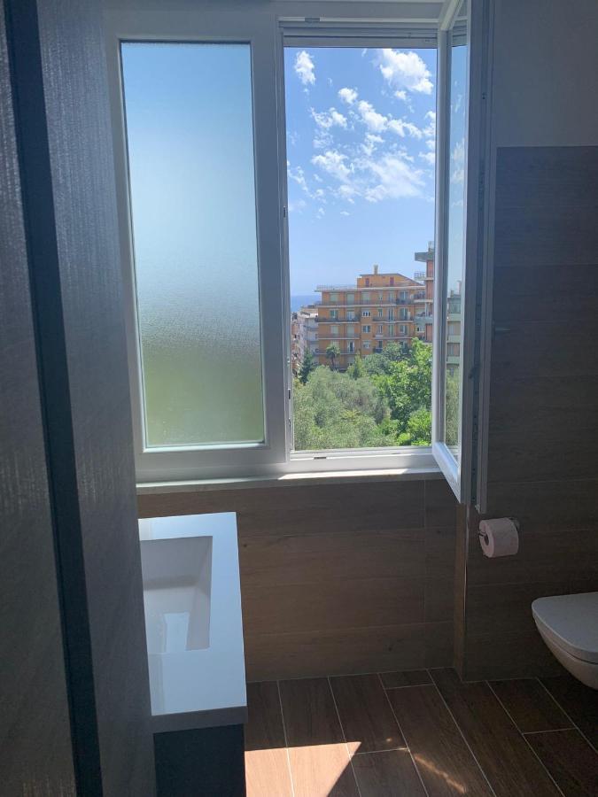 キアーヴァリTerrazza Sul Mare In Via Devotoアパートメント エクステリア 写真