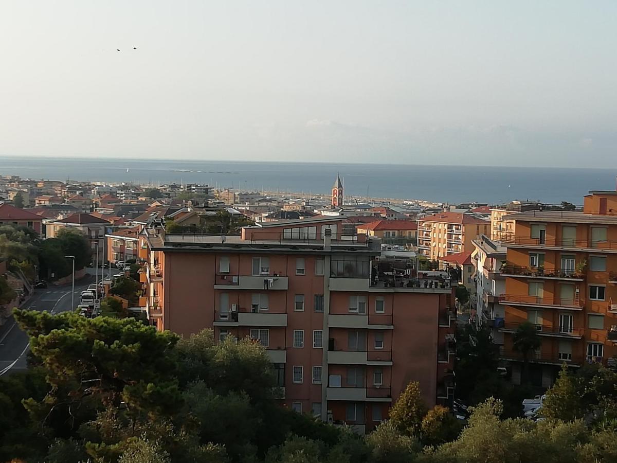 キアーヴァリTerrazza Sul Mare In Via Devotoアパートメント エクステリア 写真