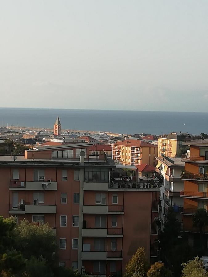 キアーヴァリTerrazza Sul Mare In Via Devotoアパートメント エクステリア 写真