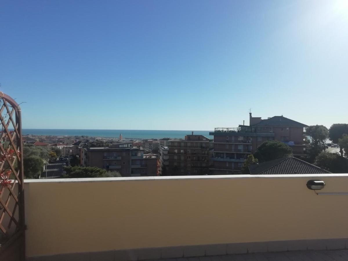 キアーヴァリTerrazza Sul Mare In Via Devotoアパートメント エクステリア 写真