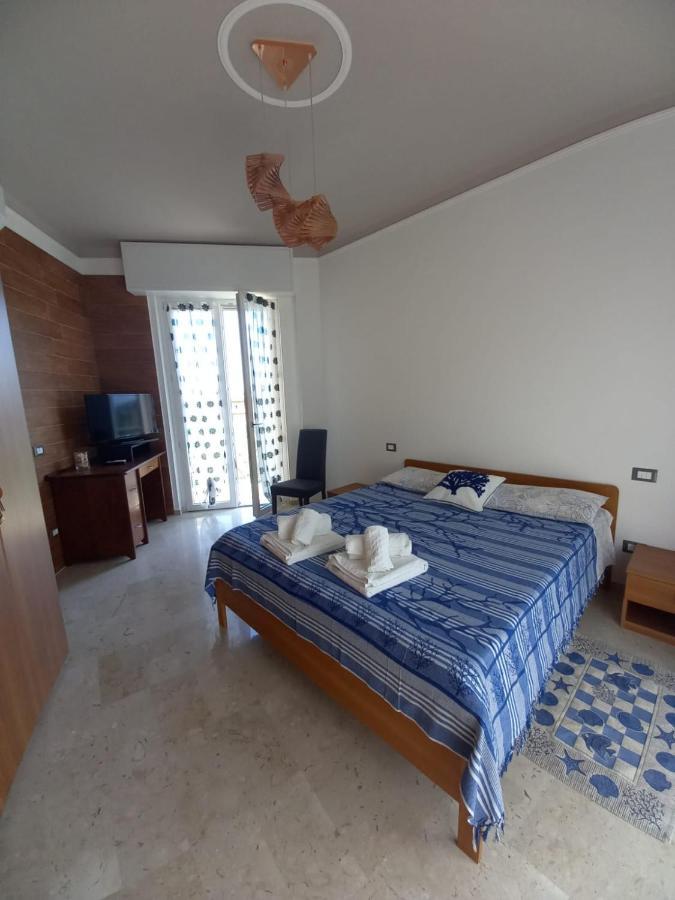 キアーヴァリTerrazza Sul Mare In Via Devotoアパートメント エクステリア 写真