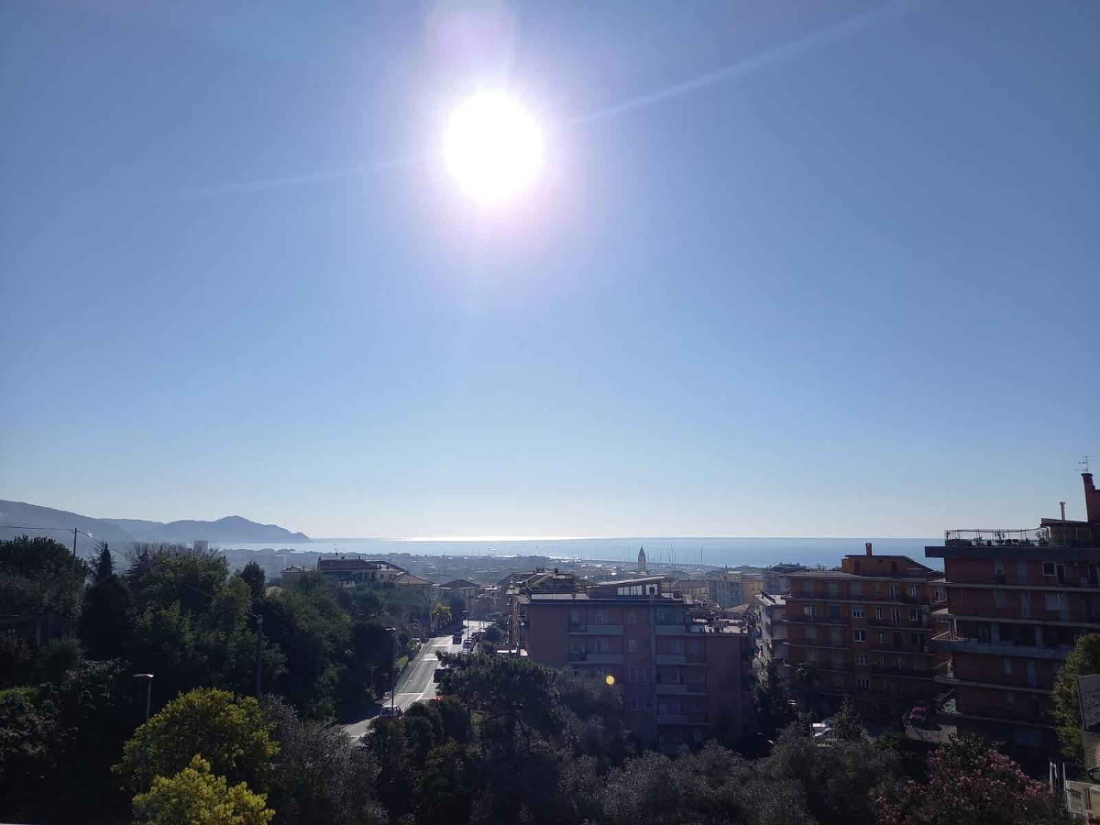 キアーヴァリTerrazza Sul Mare In Via Devotoアパートメント エクステリア 写真