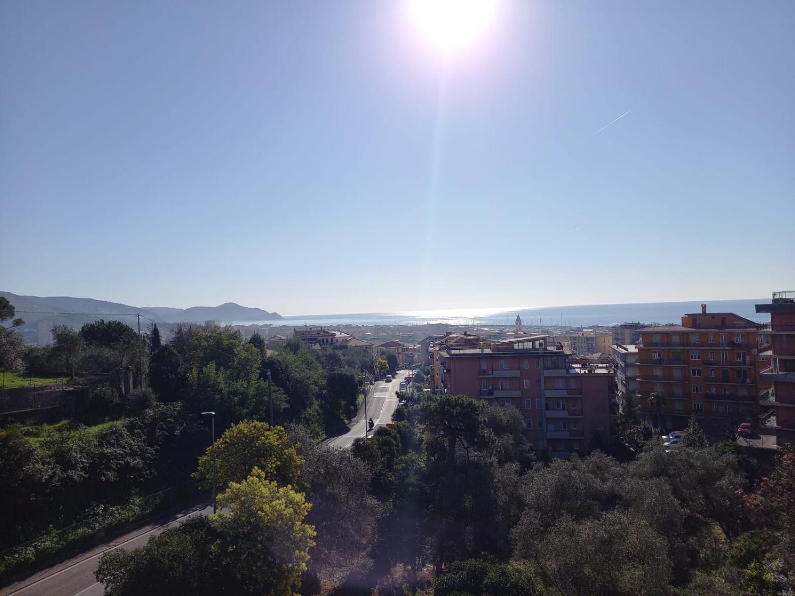 キアーヴァリTerrazza Sul Mare In Via Devotoアパートメント エクステリア 写真